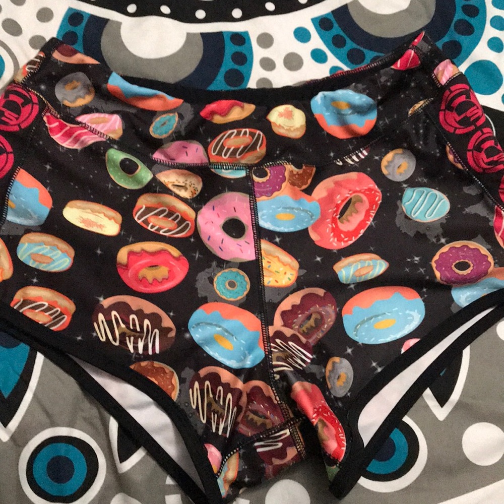 Livesore Donut Shorts Size XL